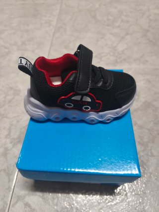 Zapatillas deportivas niño coche azul