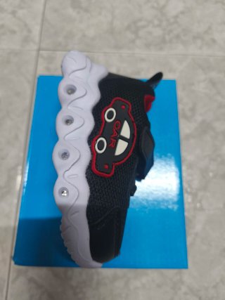 Zapatillas deportivas niño coche azul
