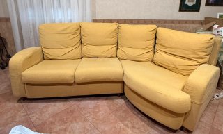 Sofá modular amarillo de tela