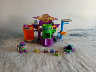 Super Zings Laboratorio y 5 muñecos
