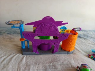 Super Zings Laboratorio y 5 muñecos