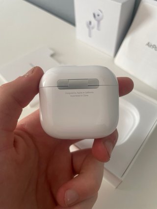 Cuffie Wireless Apple AirPods 4ªgenerazione (2024)