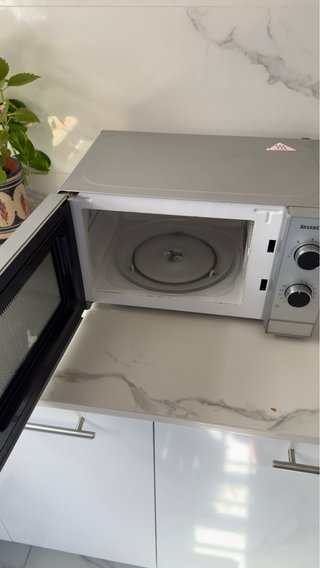 Microondas SilverCrest plateado