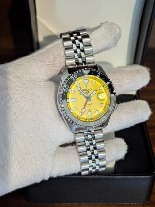 Reloj Seiko Mod GMT Automático Amarillo