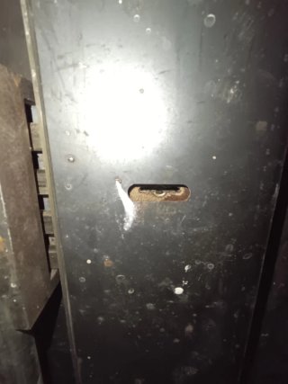 Puerta antiokupa metálica