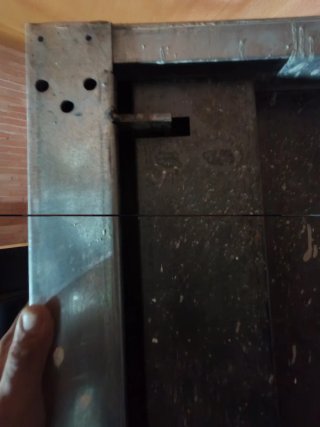 Puerta antiokupa metálica