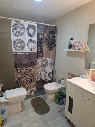 Habitación grande con armario