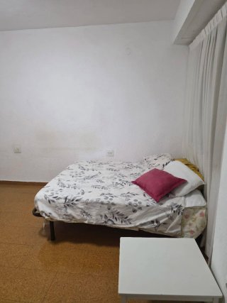 Habitación grande con armario