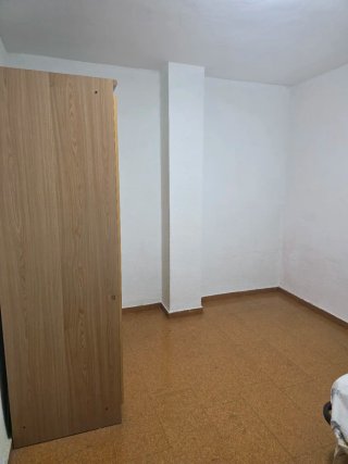 Habitación grande con armario