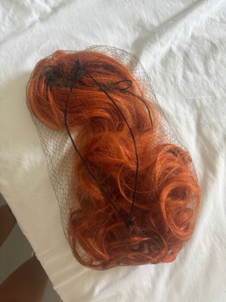 Peluca castaña larga ondulada