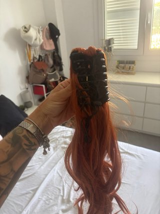 Peluca castaña larga ondulada