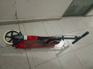 Patinete rojo