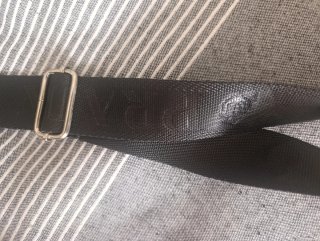 Borsa a tracolla nera Prada con portafoglio