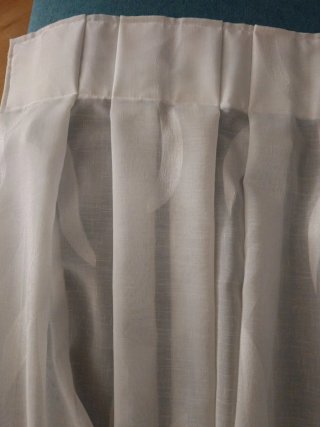 Cortinas blancas con diseño