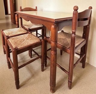 Mesa de Comedor / Cocina + Sillas y Taburete