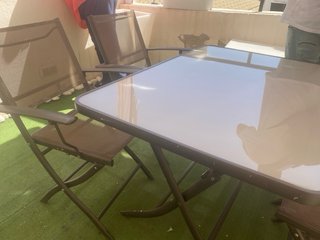 Conjunto mesa y sillas de jardín