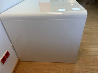 Escritorio blanco moderno con cajonera (opcional)