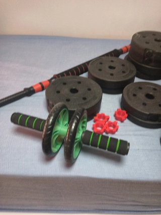 Juego de pesas y accesorios fitness