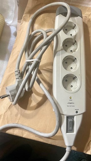 Regleta Belkin 4 enchufes con interruptor,proteger