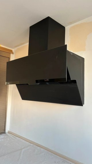 Campana Extractora Negra Moderna