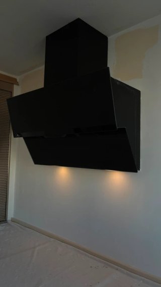 Campana Extractora Negra Moderna
