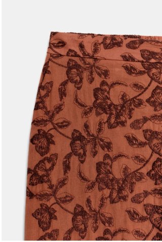 Pantalón recto bordado Zara