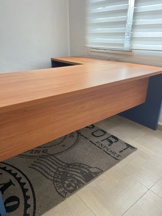 Mesa de oficina angular madera y metal