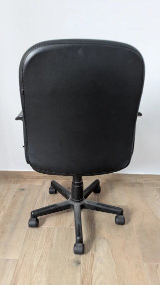 Silla de oficina negra