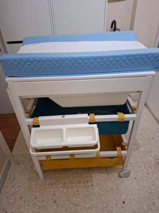 Mueble bañera y cambiador de bebé completo .