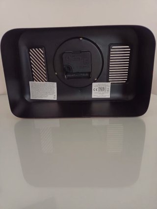 Reloj estilo retro y lámpara cobre
