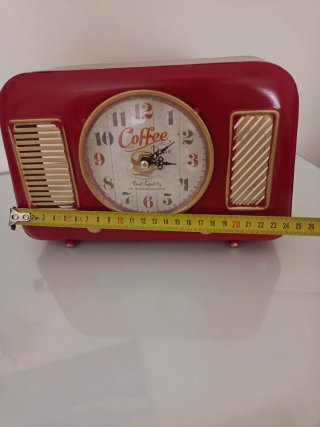 Reloj estilo retro y lámpara cobre