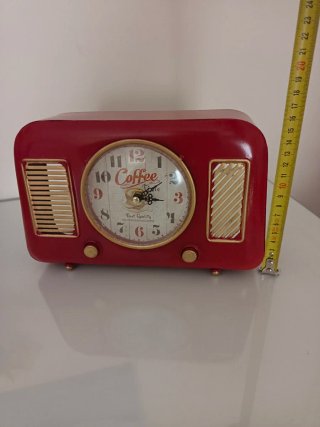 Reloj estilo retro y lámpara cobre