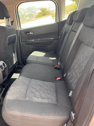 Peugeot 3008 2011