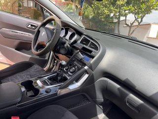 Peugeot 3008 2011
