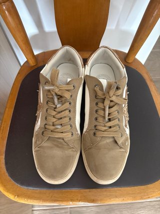 Zapatillas deportivas con estrellas