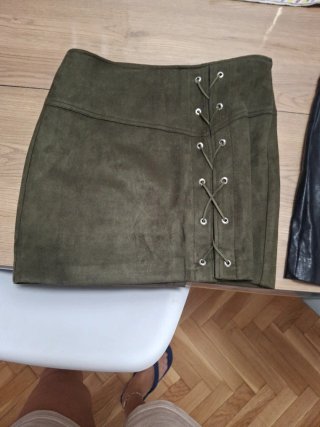 Falda S/36 y M. Varios modelos 5e cada una
