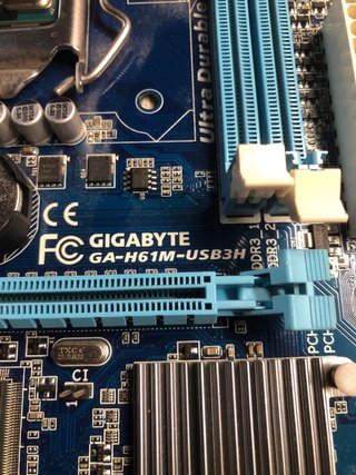 Placa base Gigabyte GA-H61M-USB3H + Intel i3