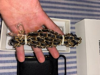 Funda Hanman con cadena dorada
