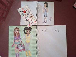Lote  2 cuentos y 2 libretas Model. No hago envíos