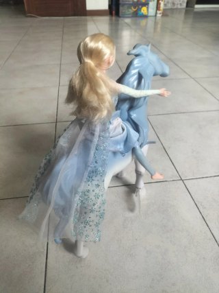 Muñeca Frozen con caballo