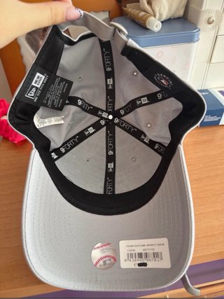 Gorra New Era 9FORTY Gris Nueva