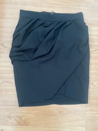 Falda H&M negra con pliegues