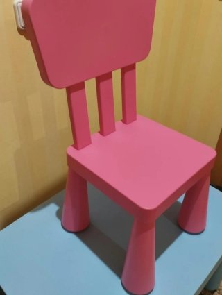 Mesa, 2 sillas y 2 taburetes infantiles IKEA