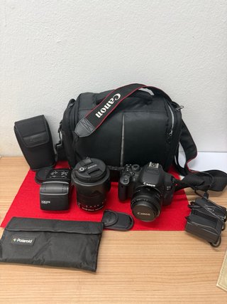 Cámara Canon EOS 700D + Accesorios