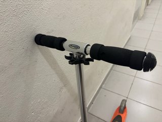 Patinete marca Micro Rojo