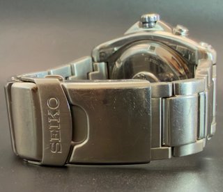 Seiko SKA369 Kinetic Pepsi 200m acumulador nuevo