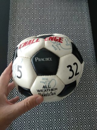 Pelota FC Barcelona firmada 84-85