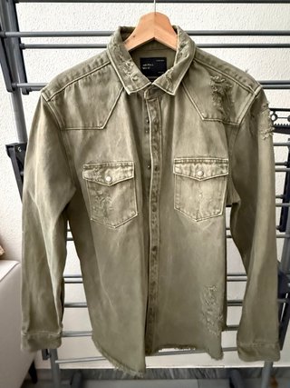 Camisa vaquera Zara verde militar desgastada Talla