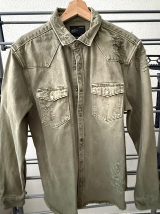 Camisa vaquera Zara verde militar desgastada Talla