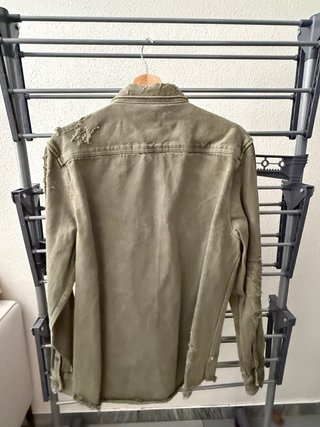 Camisa vaquera Zara verde militar desgastada Talla